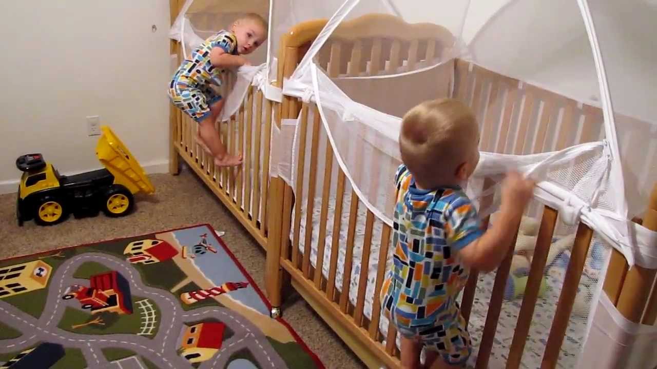 Эта мама – настоящий гений педагогики! Посмотри, как реагируют ее близнецы на просьбу лечь спать!
