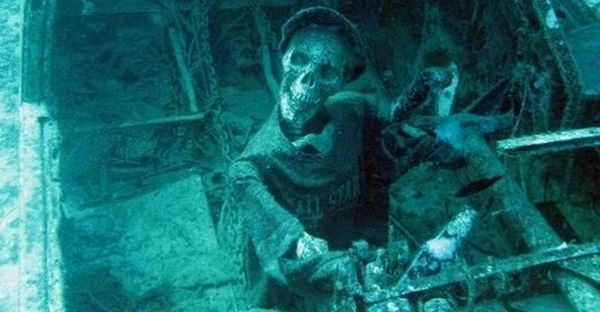 Супер подборка – 15 самых страшных мест под водой!